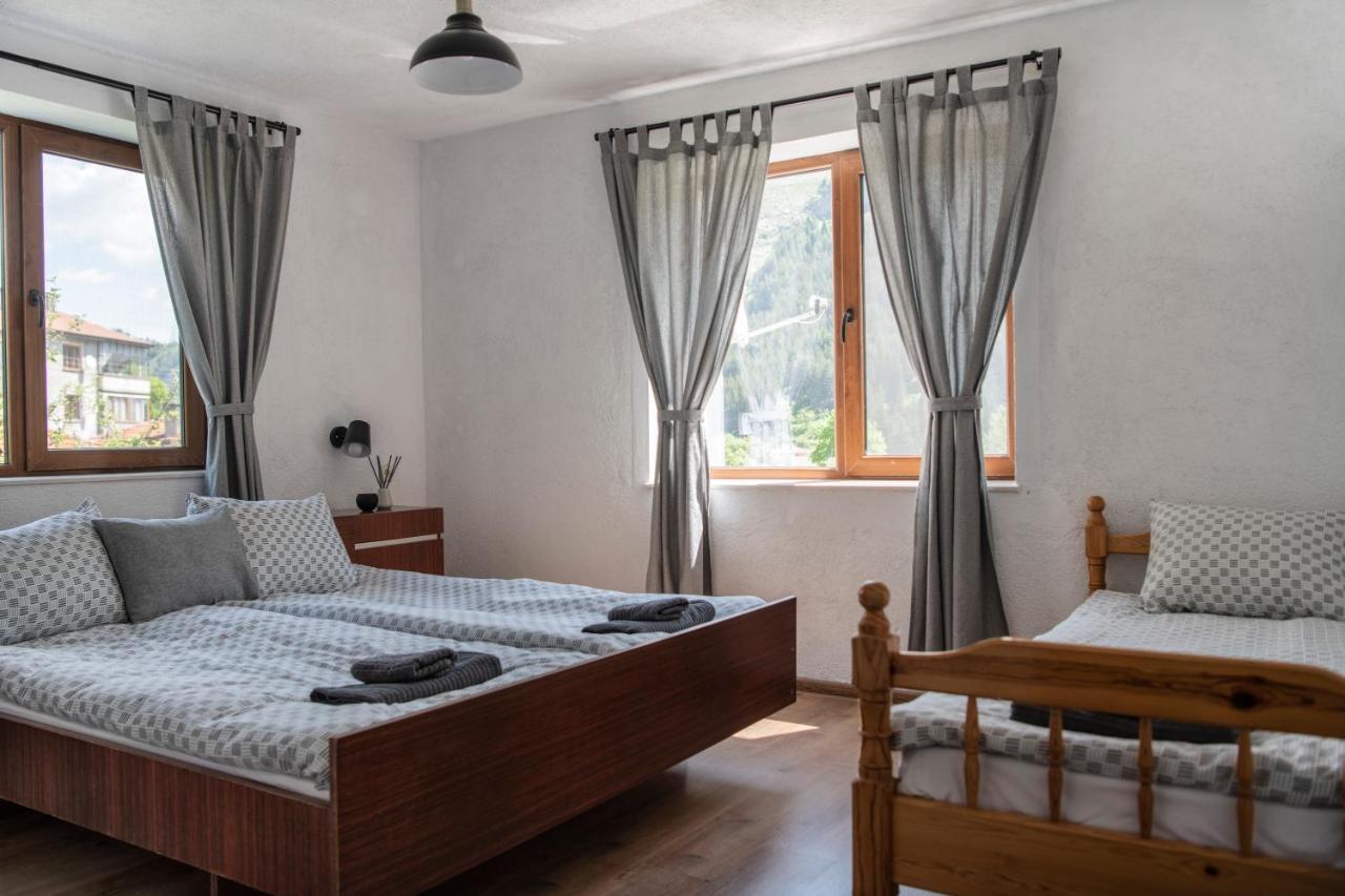 Villa Къща До Гората Триград Exterior foto